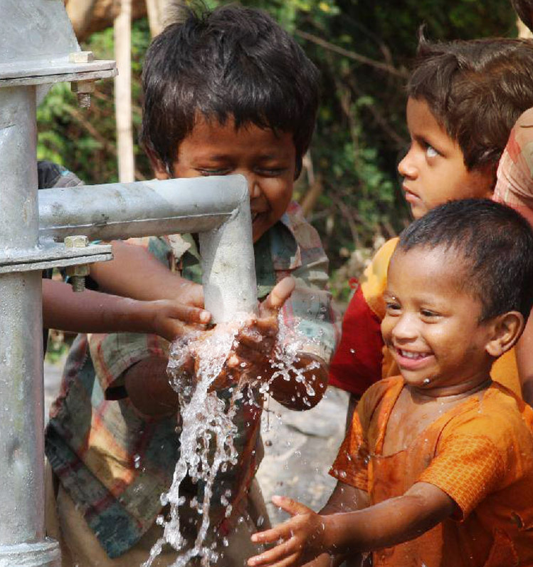 Indian children happy to get clean water